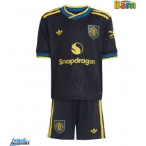 Manchester United Manuel Ugarte #25 Tredjedraktsett Barn 2025-26 Kortermet (+ Korte bukser)